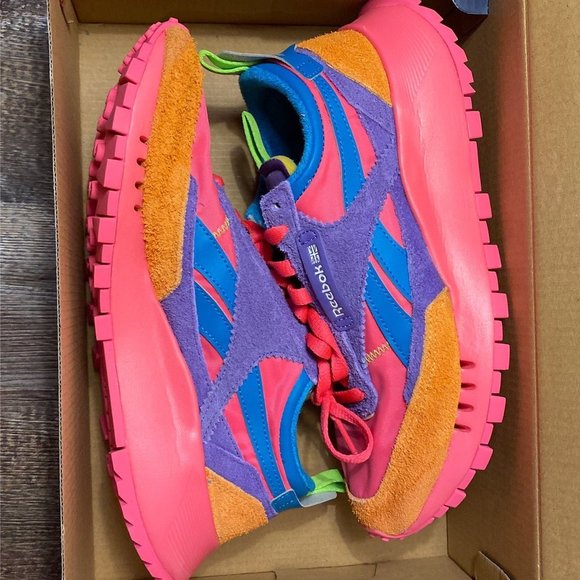 Athletic_Shoes